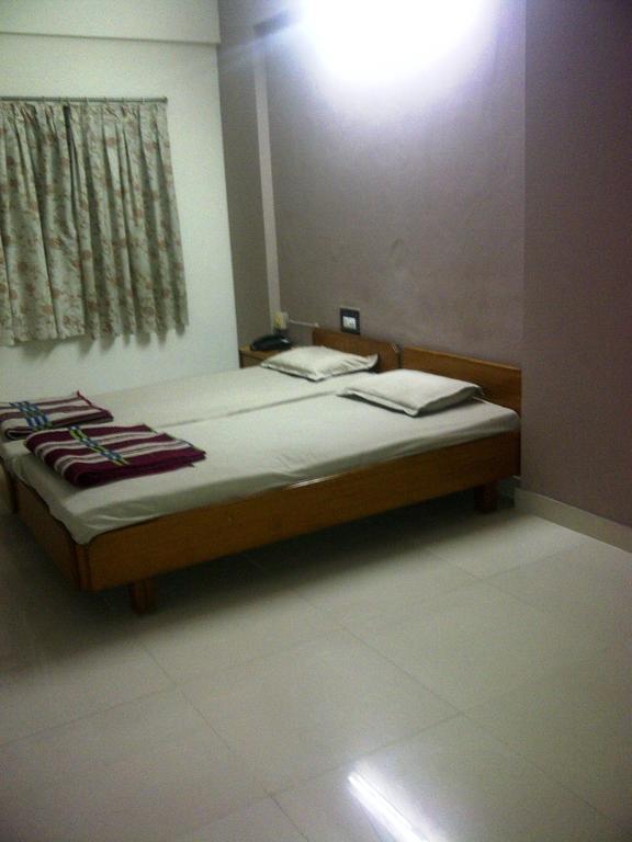 Hotel Abha International Bhuj Room photo